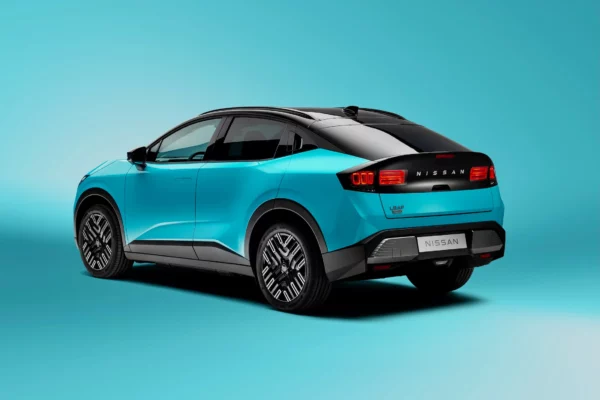 NISSAN_LEAF_REAR_3-4_hi